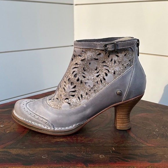 Neosenes Grey Rococo Boots - Picture 2 of 11